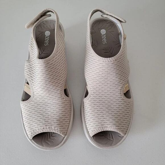 Bzees Beige Stretch Wedge Sandals Slip On Women Size 11 Cloud Technology Comfort - Picture 2 of 12